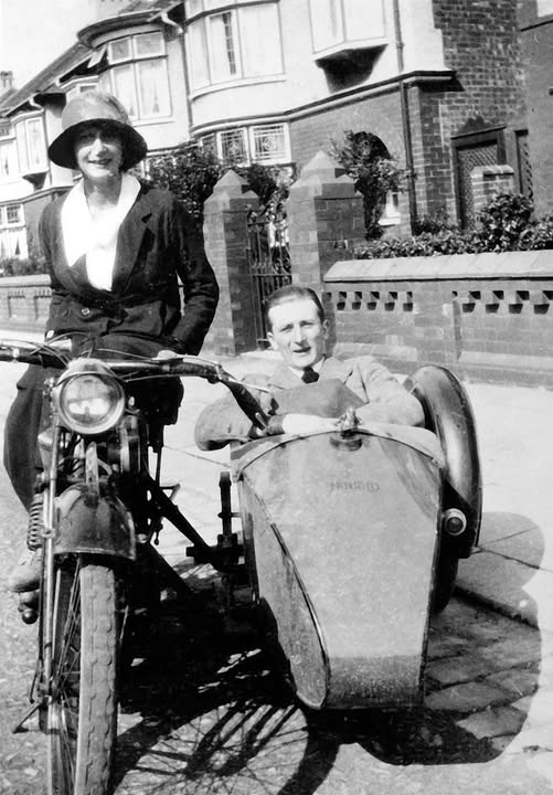 Sidecar maker William Lyons and wife Greta Brown, they got married on 15 September 1924.