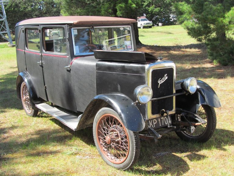 1930 Jowett 7hp Long Four fabric saloon