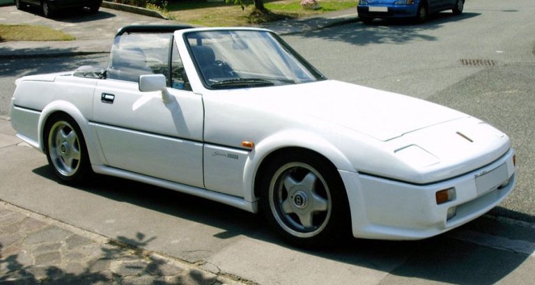 Front of a 1994 Reliant Scimitar Sabre with the 1800cc Nissan turbo engine.