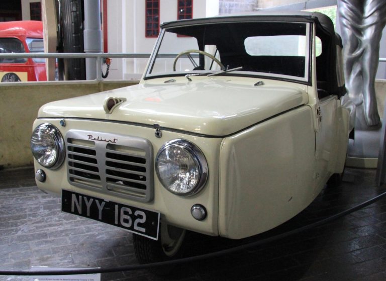 1953 Reliant Regal MK1 British Tom Lawrence Williams founded the Reliant Engineering Company in 1935, taking over…